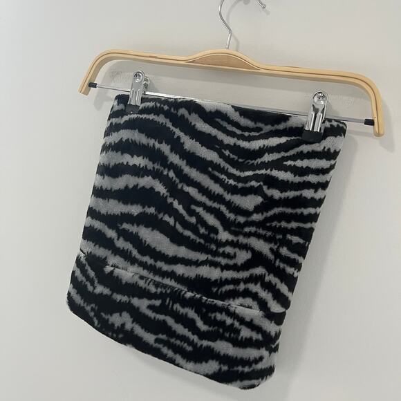 Volcom Fuzzy Gray Animal Print Scarf - Picture 3 of 5